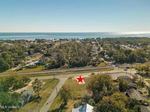 642 W Railroad St, Long Beach, MS 39560