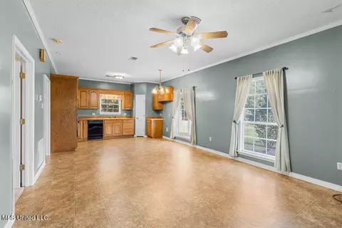 Living - 113 N Mcgregor St, Wiggins, MS 39577 photo 3 of 4