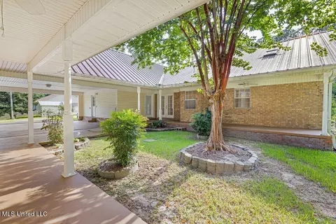 Exterior - 113 N Mcgregor St, Wiggins, MS 39577 photo 6 of 10