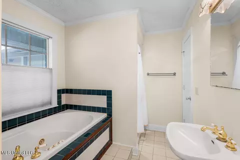 Bath - 113 N Mcgregor St, Wiggins, MS 39577 photo 2 of 6