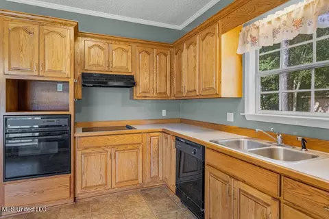 Kitchen - 113 N Mcgregor St, Wiggins, MS 39577 photo 7 of 8