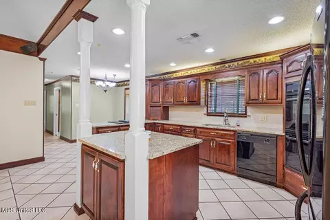 Kitchen - 113 N Mcgregor St, Wiggins, MS 39577 photo 3 of 8