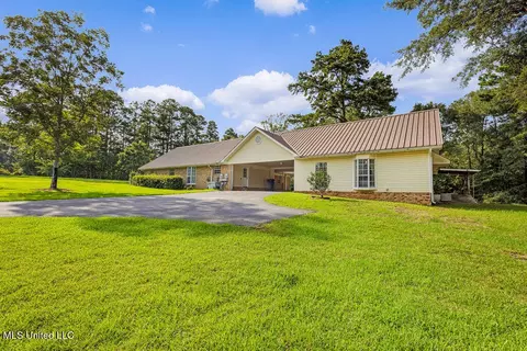 Exterior - 113 N Mcgregor St, Wiggins, MS 39577 photo 4 of 10