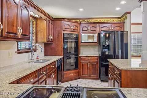Kitchen - 113 N Mcgregor St, Wiggins, MS 39577 photo 5 of 8