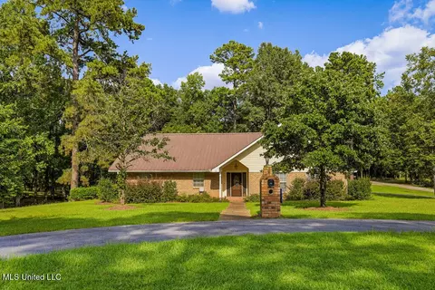 113 N Mcgregor St, Wiggins, MS 39577