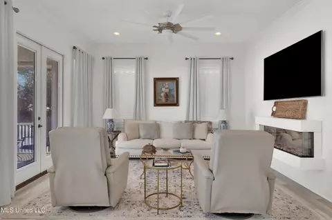 Living - 115 W Third St, Long Beach, MS 39560 photo 2 of 4