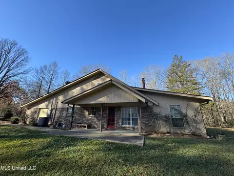 1448 N Chapel Hill Rd, Raymond, MS 39154