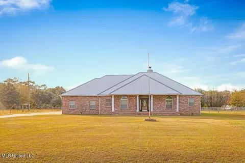 9181 Dana Rd, Biloxi, MS 39532