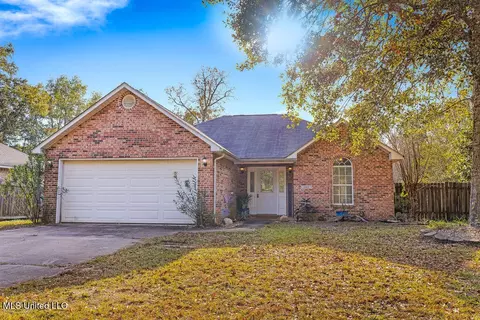 1021 Magnolia St, Ocean Springs, MS 39564