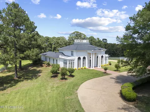 8 Twelve Oaks Pl, Madison, MS 39110