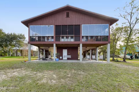 2036 Mitteer Dr, Bay Saint Louis, MS 39520