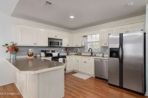 Kitchen - 269 Geiger Rd, Lucedale, MS 39452 photo 2 of 2