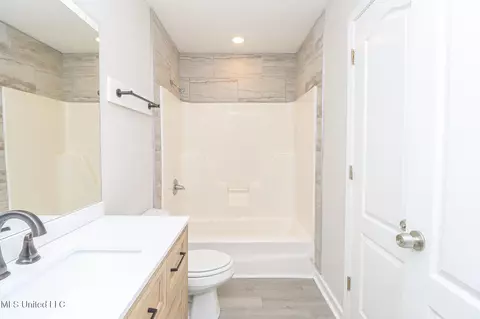 Bath - 134 Cedar Brook Dr, Pearl, MS 39208 photo 1 of 3