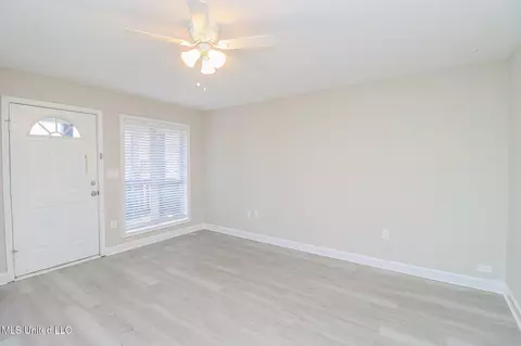 Living - 134 Cedar Brook Dr, Pearl, MS 39208 photo 1 of 2