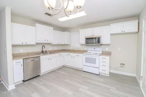 Kitchen - 134 Cedar Brook Dr, Pearl, MS 39208 photo 1 of 1
