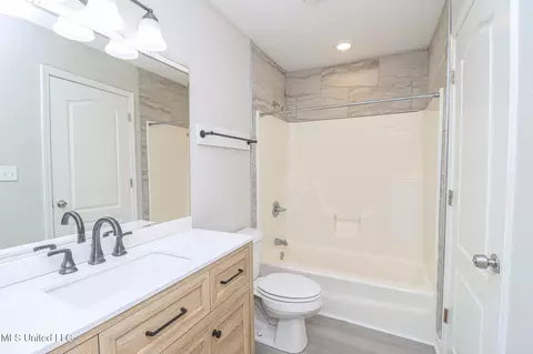 Bath - 134 Cedar Brook Dr, Pearl, MS 39208 photo 3 of 3