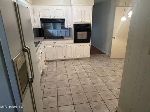 Kitchen - 149 Colonial Circle Cir, Jackson, MS 39211 photo 1 of 3