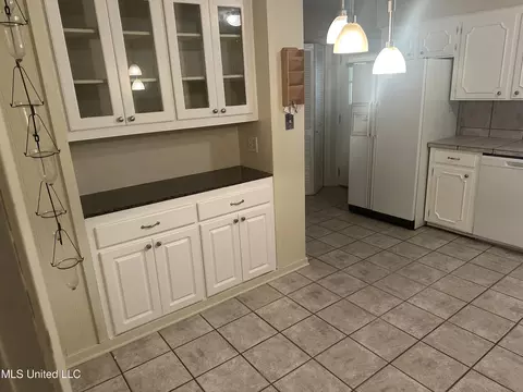 Kitchen - 149 Colonial Circle Cir, Jackson, MS 39211 photo 2 of 3