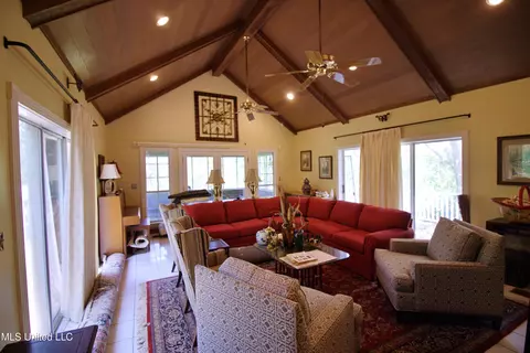 Living - 280 Lowery Rd, Sumrall, MS 39482 photo 3 of 4