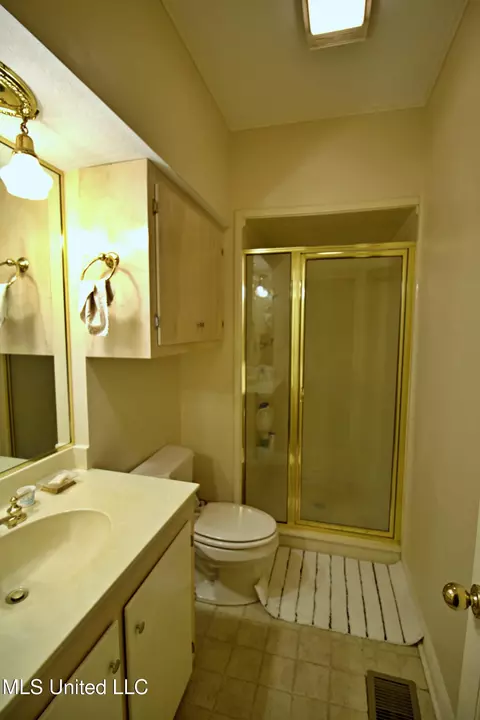 Bath - 280 Lowery Rd, Sumrall, MS 39482 photo 2 of 2
