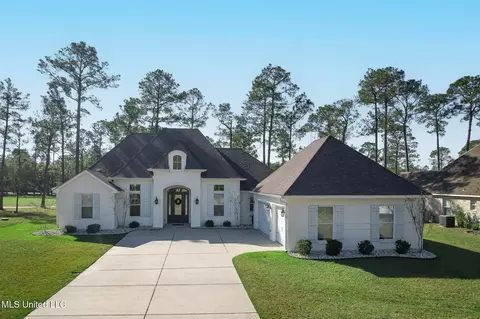 7449 Turnberry Dr, Diamondhead, MS 39525