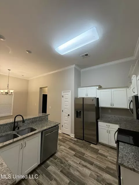 Kitchen - 2070 Aspen Dr, Nesbit, MS 38651 photo 1 of 2