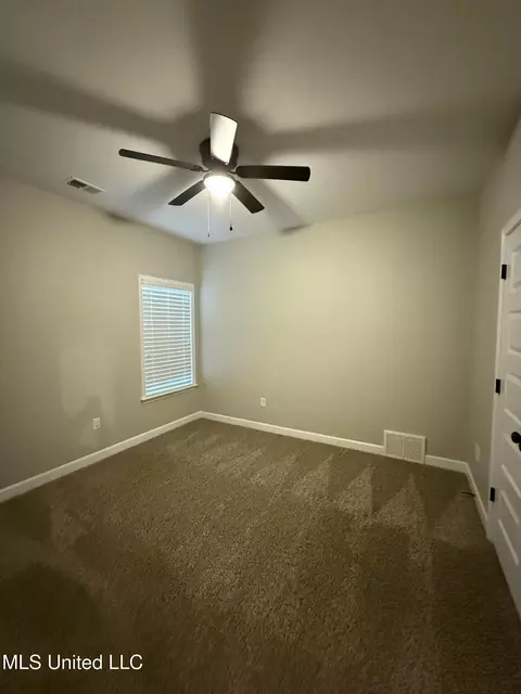 Bedroom - 2070 Aspen Dr, Nesbit, MS 38651 photo 2 of 3