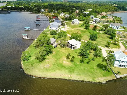 15416 Rue Dauphine Cir, Biloxi, MS 39532