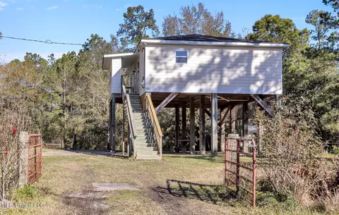 6012 6th St, Bay Saint Louis, MS 39520
