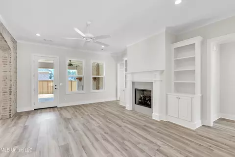Living - 692 Bearing Way, Brandon, MS 39047 photo 1 of 3