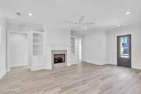 Living - 692 Bearing Way, Brandon, MS 39047 photo 2 of 3