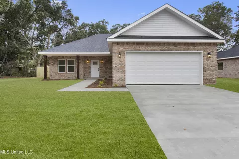 1785 Granhurst St, Gautier, MS 39553