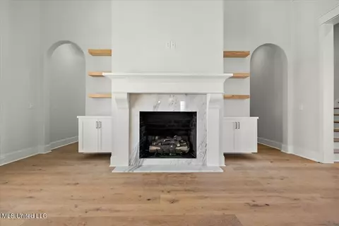 Living - 256 Ashworth Cir, Madison, MS 39110 photo 2 of 7