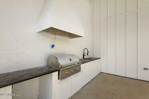 Kitchen - 256 Ashworth Cir, Madison, MS 39110 photo 4 of 4
