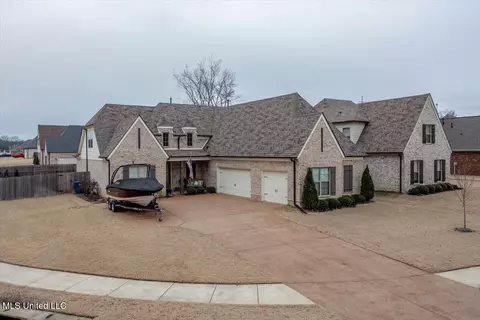 2837 Walking Dog Ln, Nesbit, MS 38651 photo 1