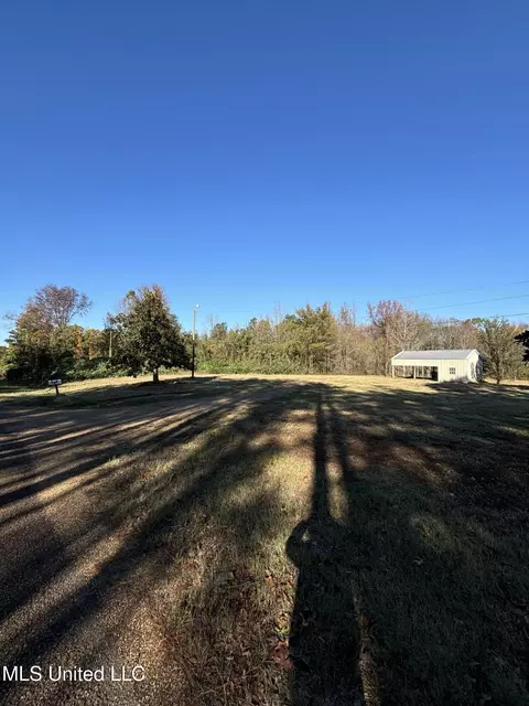 981 Rock Hill Rd, Como, MS 38619 photo 2