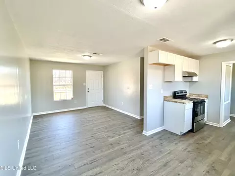 Living - 1033 Ruby Hughes Ln, Utica, MS 39175 photo 1 of 2