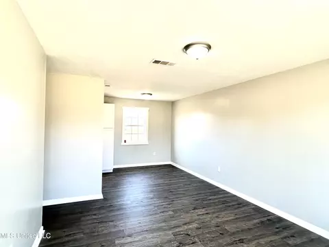 Living - 1033 Ruby Hughes Ln, Utica, MS 39175 photo 2 of 2
