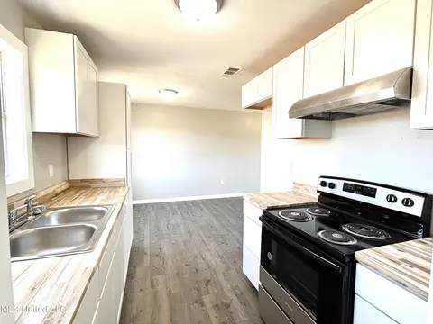 Kitchen - 1033 Ruby Hughes Ln, Utica, MS 39175 photo 2 of 2