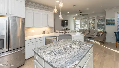 Kitchen - 114 Copper Ridge Dr, Brandon, MS 39042 photo 4 of 6
