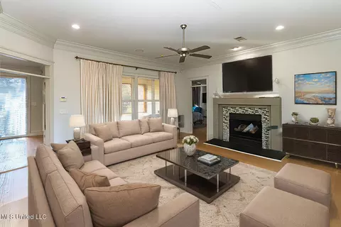 Living - 114 Copper Ridge Dr, Brandon, MS 39042 photo 2 of 4
