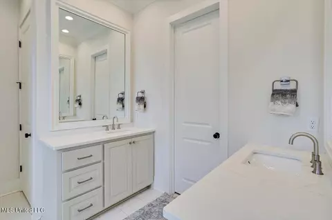 Bath - 112 Forestview Pl, Madison, MS 39110 photo 1 of 6