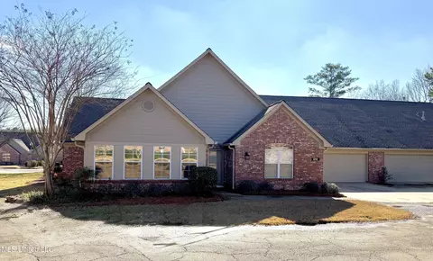1202 Charmant Pl, Ridgeland, MS 39157