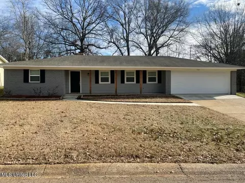 1107 Laurelwood Dr, Clinton, MS 39056