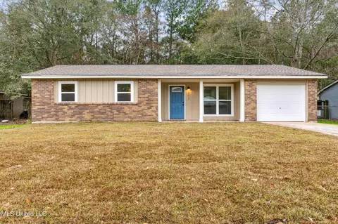 3013 W Park Dr, Gautier, MS 39553