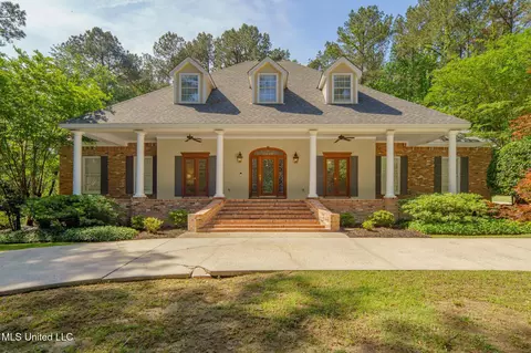 101 Quail Hollow Dr, Hattiesburg, MS 39402