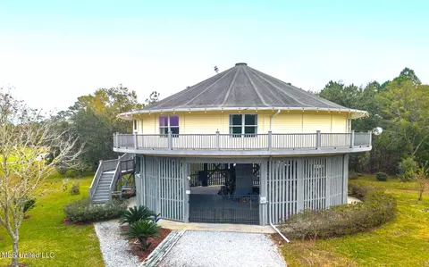309 Lemoyne Rd, Pass Christian, MS 39571