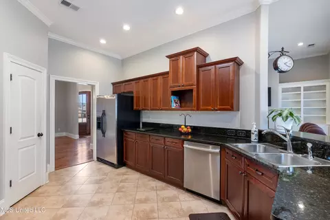 Kitchen - 1462 Banbury Ln, Hernando, MS 38632 photo 3 of 3