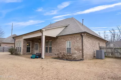 Exterior - 1462 Banbury Ln, Hernando, MS 38632 photo 6 of 7