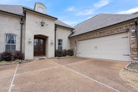 Exterior - 1462 Banbury Ln, Hernando, MS 38632 photo 3 of 7